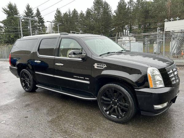 Cadillac Escalade ESV- Luxury